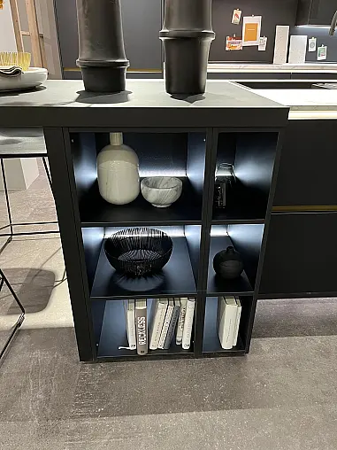 Exklusive Messeküche - Luxus pur - Insel mit integriertem Tisch - LED-Beleuchtungen - Siemens Geräte