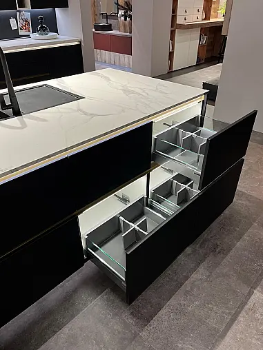 Exklusive Messeküche - Luxus pur - Insel mit integriertem Tisch - LED-Beleuchtungen - Siemens Geräte