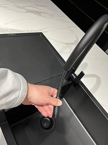 Exklusive Messeküche - Luxus pur - Insel mit integriertem Tisch - LED-Beleuchtungen - Siemens Geräte