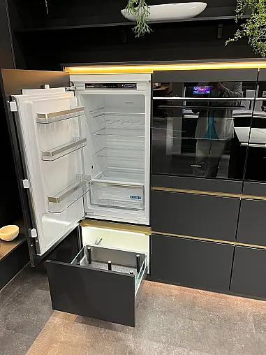 Exklusive Messeküche - Luxus pur - Insel mit integriertem Tisch - LED-Beleuchtungen - Siemens Geräte