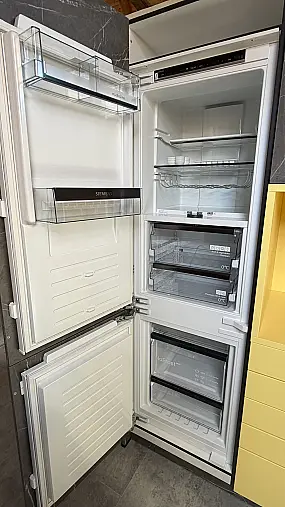 Siemens studioLine iQ700 Einbau-Kühl-Gefrierkombination