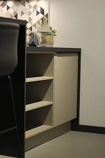 Stilvolle Einbauküche für ein modernes Wohnkonzept