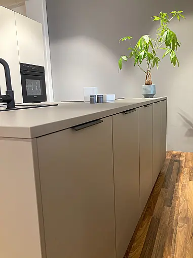 Ausstellungsküche im Angebot – Häcker AV 1000 in Greige &amp; Sandgrau