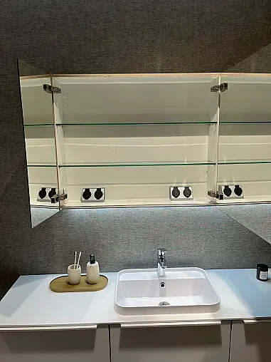Exklusives Badezimmer / Waschtisch mit Vitrinen-Schränken und Schubladen - Messestück
