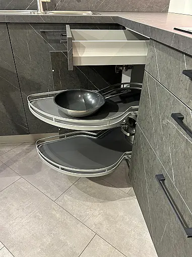 Moderne &amp; funktionale L-Küche in Marmor Nachbildung