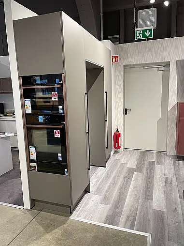 Moderne Küchenkombination in aktueller Farbkombination