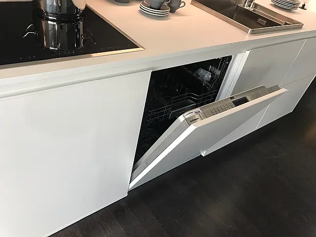 MUSTERKÜCHE SLC smartlack lotusweiss