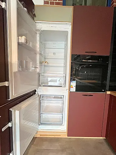 kleine Stauraumlösung Modern Rostrot