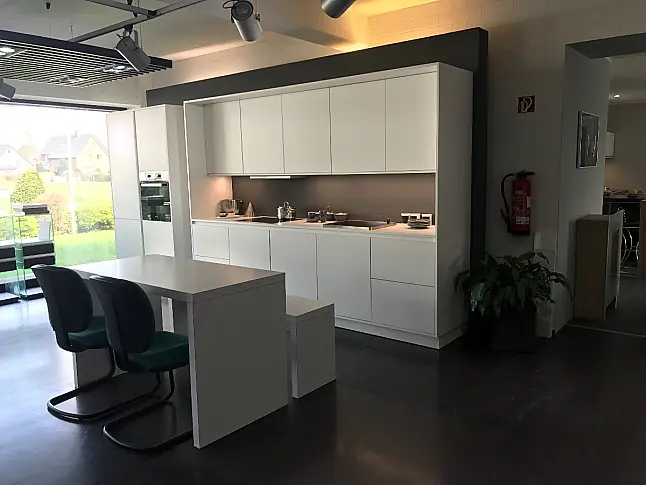 MUSTERKÜCHE SLC smartlack lotusweiss