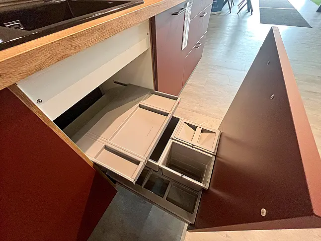 kleine Stauraumlösung Modern Rostrot