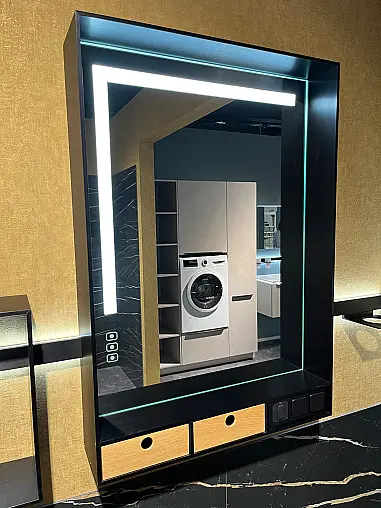 Exklusives Badezimmer mit zwei Waschbecken  und zwei LED-Spiegel - Keramik Arbeitsplatten - Magnolia Hochglanz