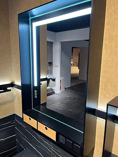 Exklusives Badezimmer mit zwei Waschbecken  und zwei LED-Spiegel - Keramik Arbeitsplatten - Magnolia Hochglanz