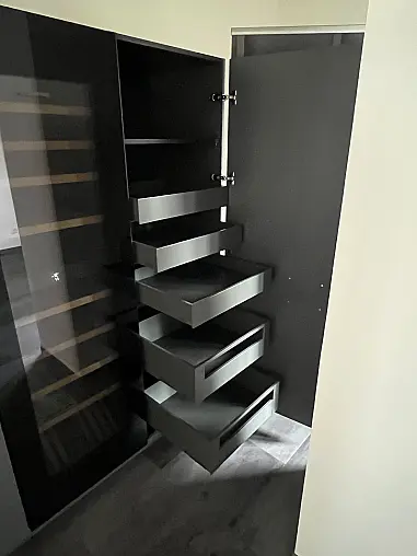 Moderne Hochschrank-Kombination in Titangrau supermatt