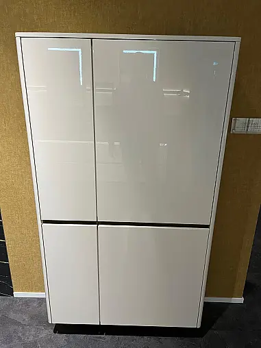 Exklusives Badezimmer mit zwei Waschbecken  und zwei LED-Spiegel - Keramik Arbeitsplatten - Magnolia Hochglanz