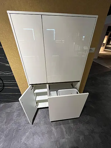 Exklusives Badezimmer mit zwei Waschbecken  und zwei LED-Spiegel - Keramik Arbeitsplatten - Magnolia Hochglanz