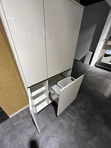 Exklusives Badezimmer mit zwei Waschbecken  und zwei LED-Spiegel - Keramik Arbeitsplatten - Magnolia Hochglanz