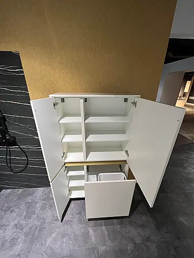 Exklusives Badezimmer mit zwei Waschbecken  und zwei LED-Spiegel - Keramik Arbeitsplatten - Magnolia Hochglanz