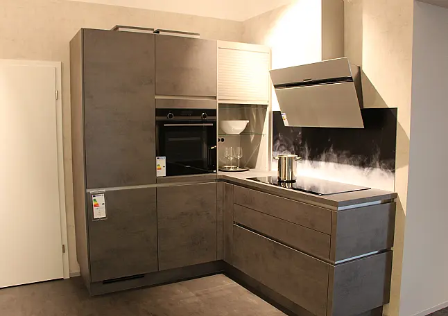 Moderne Küche mit Modullösung (einzelne Küchenblöcke) in Beton Schiefergrau NB, grifflos