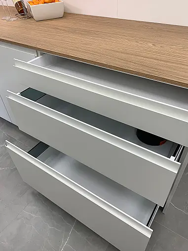 Moderne Küchenzeile  in Mattlack zum super Preis