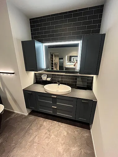 Exklusives Badezimmer  - Landhausstil - Fjordblau - LED-Beleuchtung