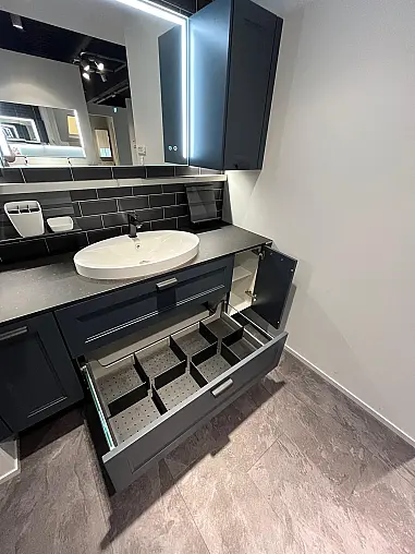 Exklusives Badezimmer  - Landhausstil - Fjordblau - LED-Beleuchtung