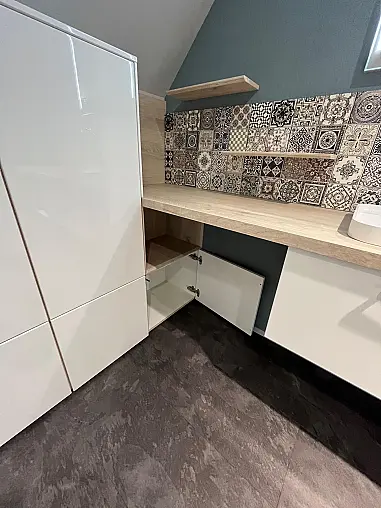 Exklusives Badezimmer  - Messstück - ideal für das Dachgeschoss  - Echtlack Alpinweiß Hochglanz