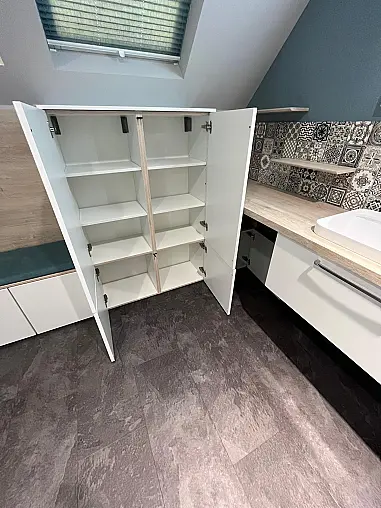 Exklusives Badezimmer  - Messstück - ideal für das Dachgeschoss  - Echtlack Alpinweiß Hochglanz
