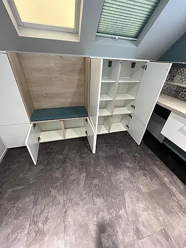 Exklusives Badezimmer  - Messstück - ideal für das Dachgeschoss  - Echtlack Alpinweiß Hochglanz