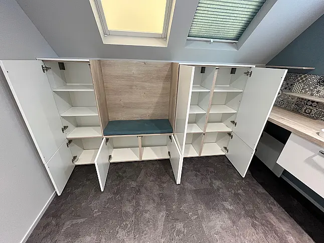 Exklusives Badezimmer  - Messstück - ideal für das Dachgeschoss  - Echtlack Alpinweiß Hochglanz