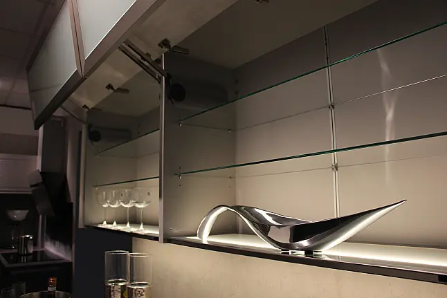 Moderne Küche mit Modullösung (einzelne Küchenblöcke) in Beton Schiefergrau NB, grifflos