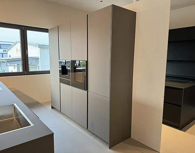 Plus Segmento - herbstgrau Fenix Schichtstof softmatt mit Laserkante (Programm: TMN) - Poggenpohl Küche - Thumbnail 4