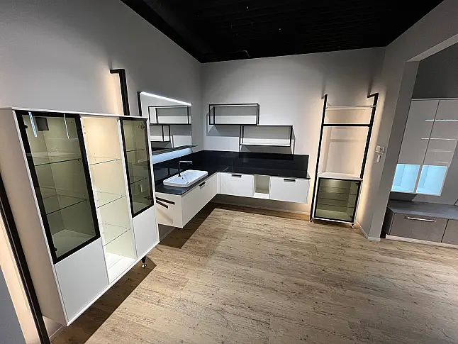 Exklusives Badezimmer mit Waschtisch - Messestück - Platte und Rückwandverkleidung in Quarzstein - LED-Beleuchtungen - Backlight-Stollen