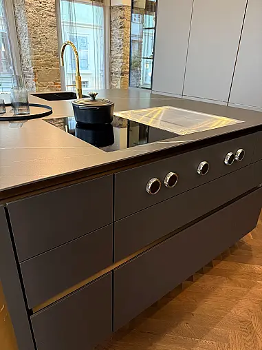 SieMatic Kücheninsel mit BORA Professional und Keramik-Arbeitsplatte