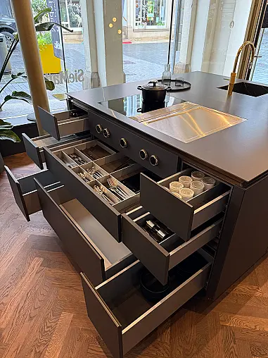 SieMatic Kücheninsel mit BORA Professional und Keramik-Arbeitsplatte