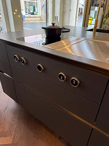 SieMatic Kücheninsel mit BORA Professional und Keramik-Arbeitsplatte
