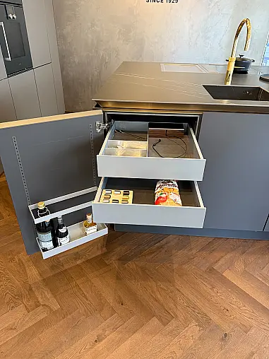 SieMatic Kücheninsel mit BORA Professional und Keramik-Arbeitsplatte