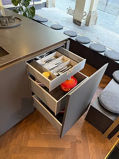 SieMatic Kücheninsel mit BORA Professional und Keramik-Arbeitsplatte