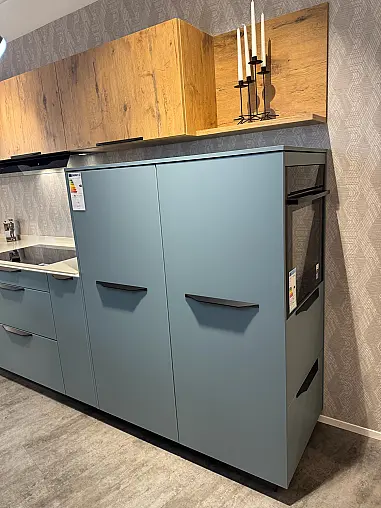 Moderne Designküche in Aqua &amp; Eiche, Arbeitsplatte Quarzstein