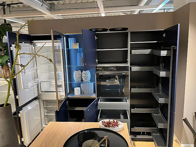 NEO Ausstellungsküche S19 Soft Lack, 76T Tiefblau softmatt