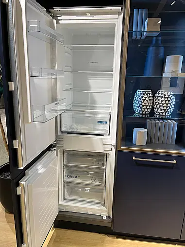NEO Ausstellungsküche S19 Soft Lack, 76T Tiefblau softmatt