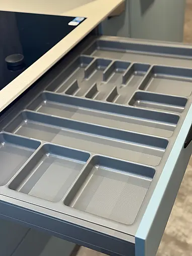 Moderne Designküche in Aqua &amp; Eiche, Arbeitsplatte Quarzstein