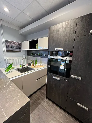 Moderne grifflose Küche mit UV Lack Hochglanz