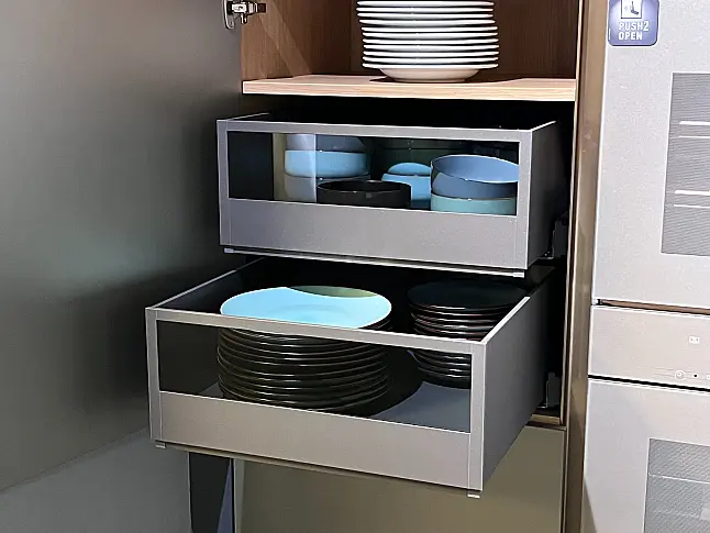 Elegante Küche in Sandgrau für ein modernes und stilvolles Zuhaus