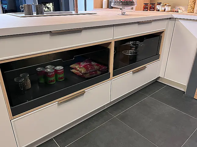 Elegante Küche in Sandgrau für ein modernes und stilvolles Zuhaus