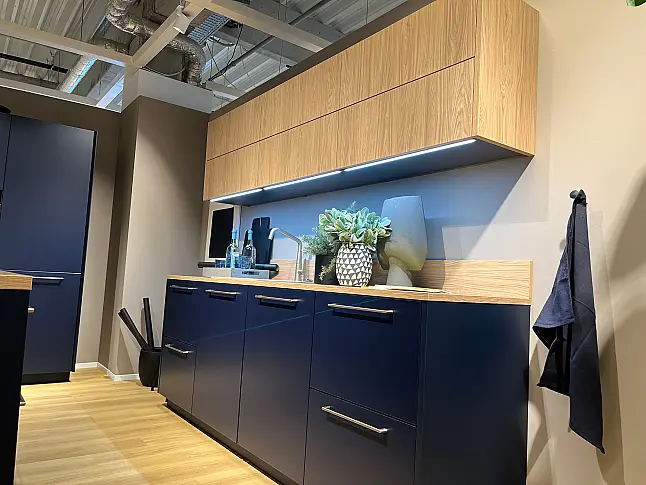 NEO Ausstellungsküche S19 Soft Lack, 76T Tiefblau softmatt