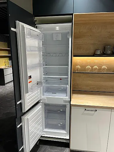 Exklusive Messeküche - Easytouch - Lacklaminat Weiß ultramatt