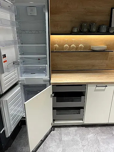 Exklusive Messeküche - Easytouch - Lacklaminat Weiß ultramatt
