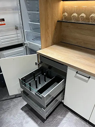 Exklusive Messeküche - Easytouch - Lacklaminat Weiß ultramatt