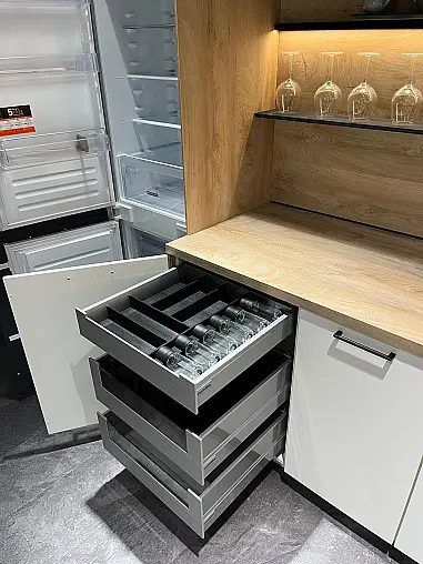 Exklusive Messeküche - Easytouch - Lacklaminat Weiß ultramatt