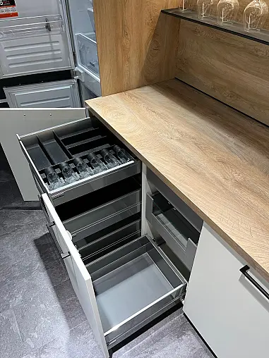 Exklusive Messeküche - Easytouch - Lacklaminat Weiß ultramatt
